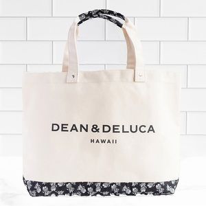 Dean and Deluca Hawaii Exclusive Canvas Tote in Pineapple Print